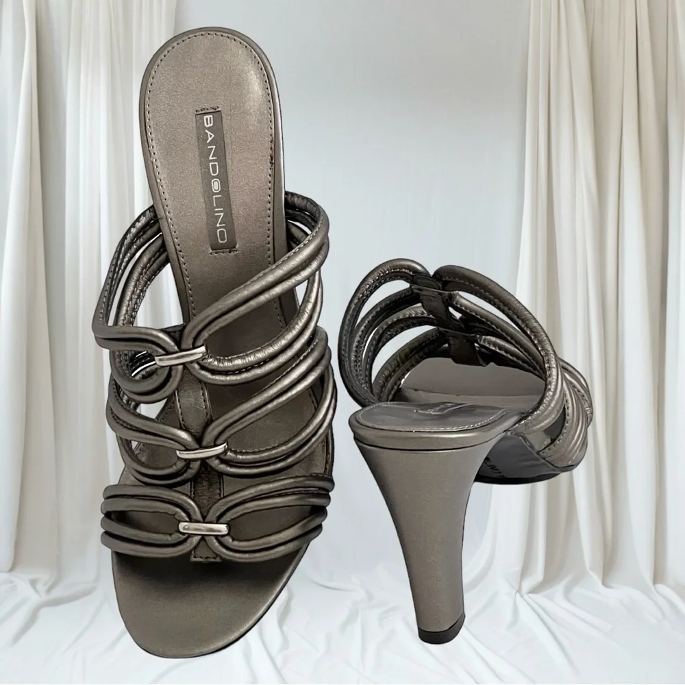 Bandolino Heels Slip On Sandals Dark Pewter Silver Accents Leather/Metal‎ Upper